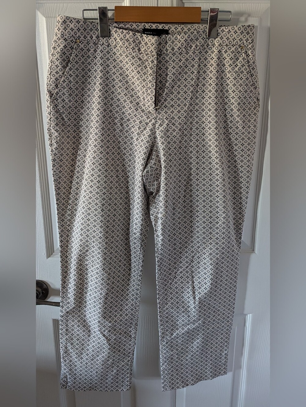 Dana Buchman Cream and Black Geometric Cropped Pants